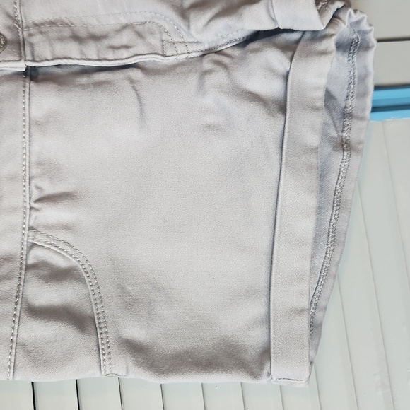 Refuge High Waisted Light Grey Denim Shorts - Picture 5 of 13